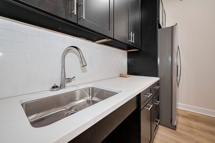 More Photos Of 1325 Main St, Katy Office Residential For Lease