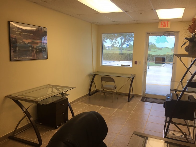 More Photos Of 450-494 NW Lake Whitney Pl, Port Saint Lucie Warehouse For Lease