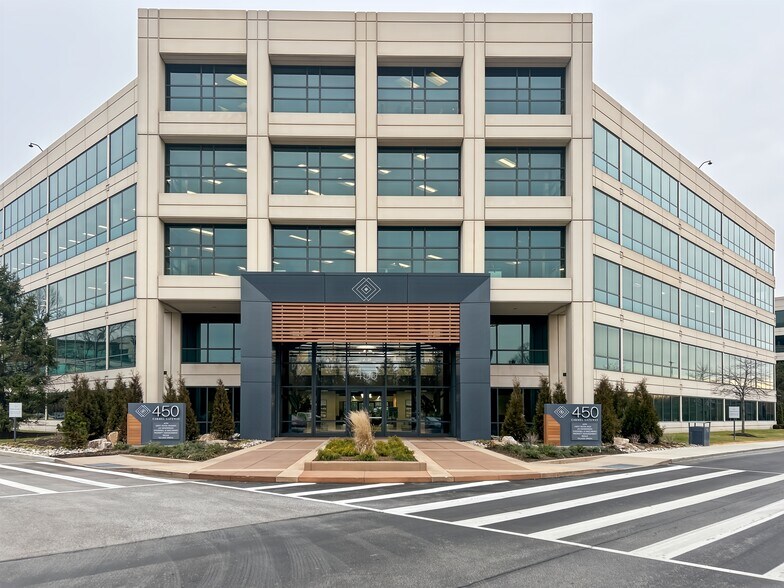 More Photos Of 450 E 96th St, Indianapolis Coworking Space