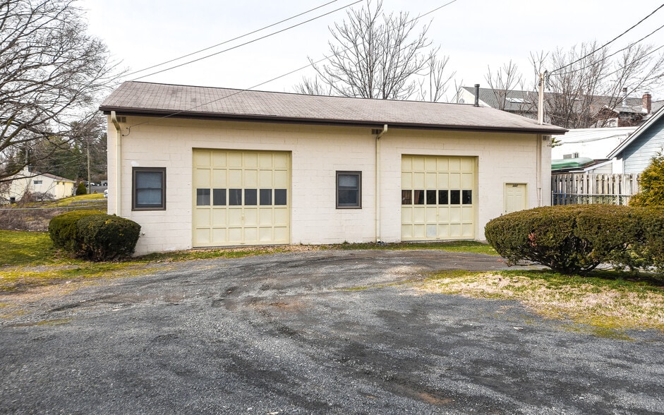 Primary Photo Of 309 Lynwood Ave, Jenkintown Warehouse For Sale