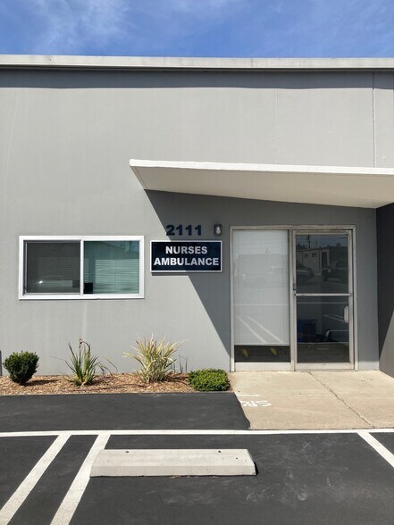 More Photos Of 2101-2115 S Grand Ave, Santa Ana Light Distribution For Lease