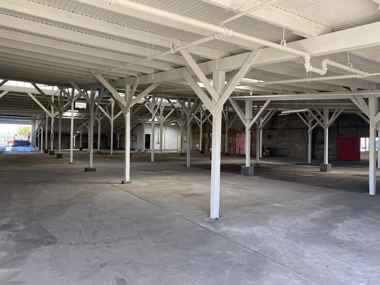 More Photos Of 1301-1555 E Jackson St, Phoenix Warehouse For Lease