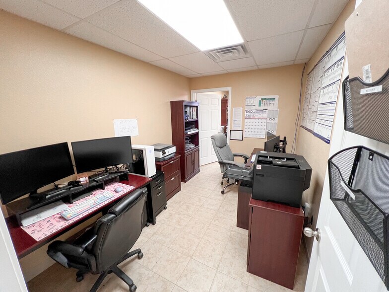 More Photos Of 140 Eaglehart Rd, Odessa Warehouse For Sale