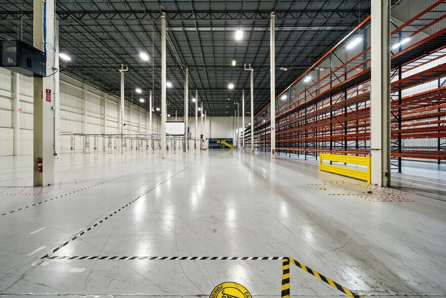 More Photos Of 1920 Innovation Way, Libertyville Manufacturing For Lease
