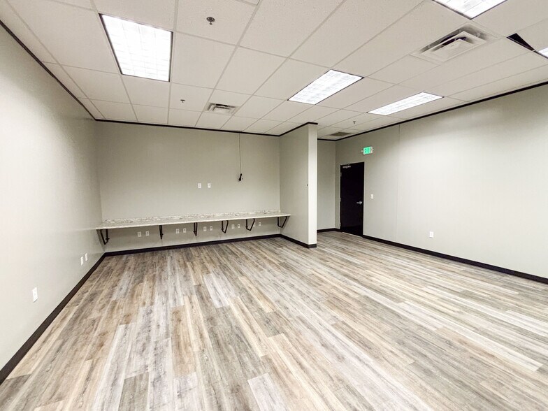 More Photos Of 6301 E Stassney Ln, Austin Manufacturing For Lease