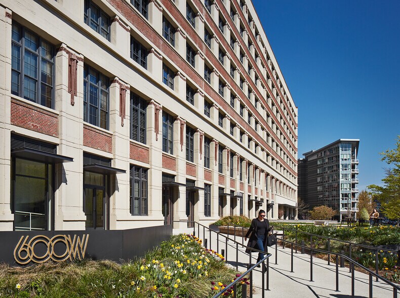 More Photos Of 600 W Chicago Ave, Chicago Office For Lease