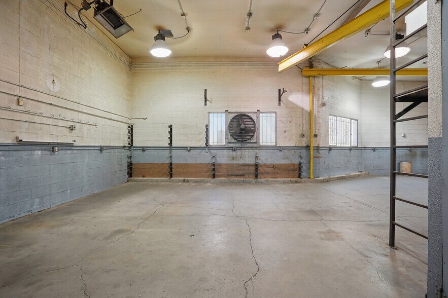 More Photos Of 3632 Foothill Blvd, La Crescenta Manufacturing For Sale