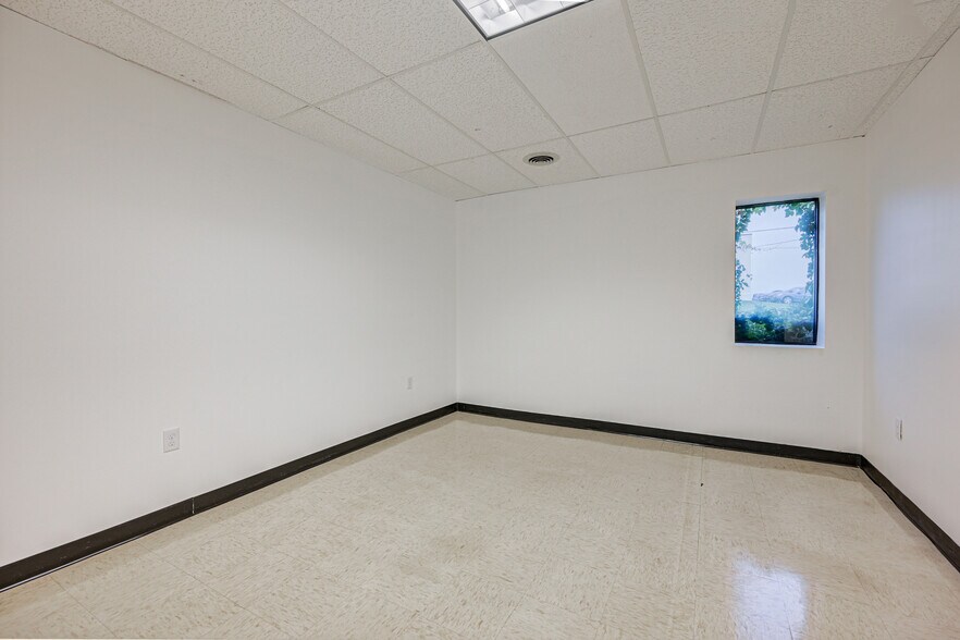 More Photos Of 20 Willow Springs Cir, York Warehouse For Sale