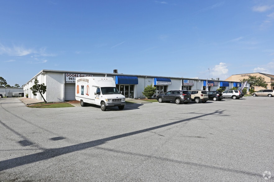 Primary Photo Of 1850-1890 University Pky, Sarasota Warehouse For Lease