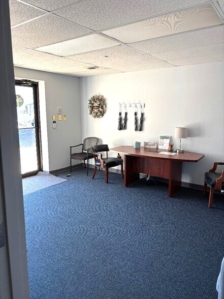 More Photos Of 316 E Market St, Leesburg Office For Sale