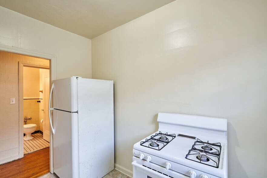 More Photos Of 3016 S Moreland Blvd, Cleveland Multifamily For Sale