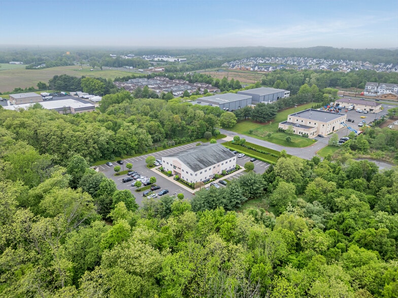 More Photos Of 500 Park Ave, Manalapan Township Medical For Lease