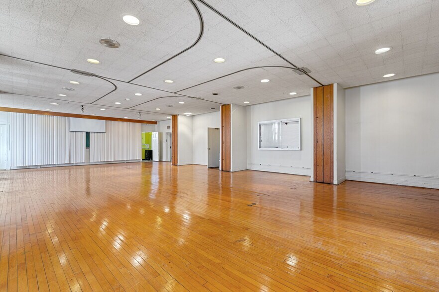 More Photos Of 318 E 74th St, Chicago Specialty For Sale