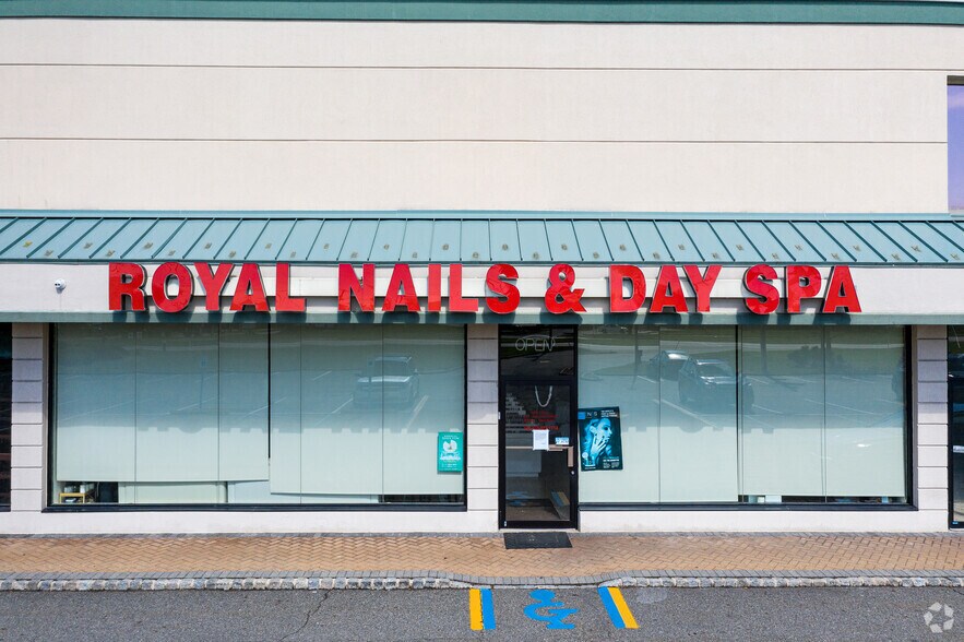 More Photos Of 461 US Highway 46, Fairfield Freestanding For Lease