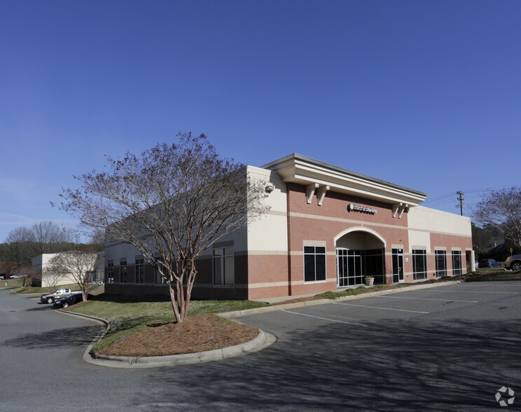 More Photos Of 855 Sam Newell Rd, Matthews Loft Creative Space For Lease