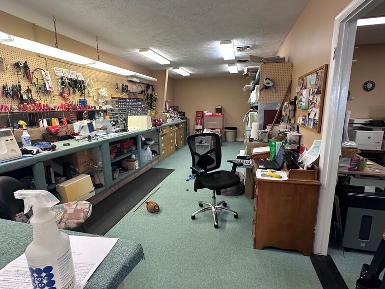 More Photos Of 966 W South Airport Rd, Traverse City Freestanding For Sale