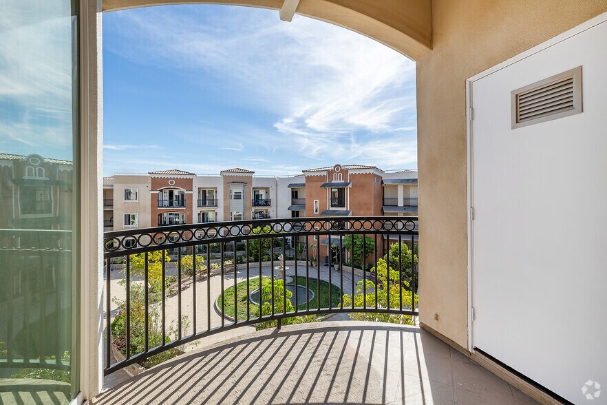 More Photos Of 14105 Chadron Ave, Hawthorne Apartments For Lease