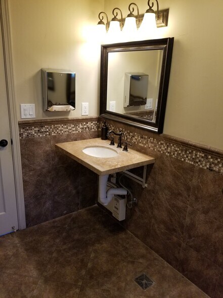 More Photos Of 2075 Lincoln Ave, San Jose Medical For Lease