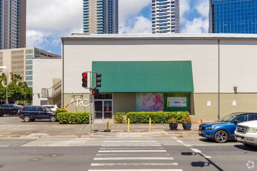 More Photos Of 729 Emily St, Honolulu Light Distribution For Lease