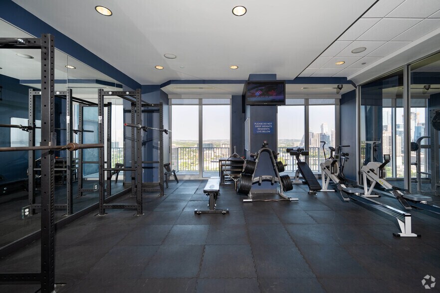 More Photos Of 51 Rainey St, Austin Apartments For Lease