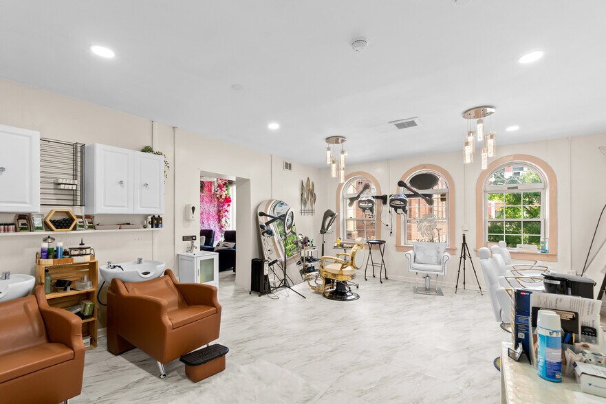 More Photos Of , Washington General Retail For Sale