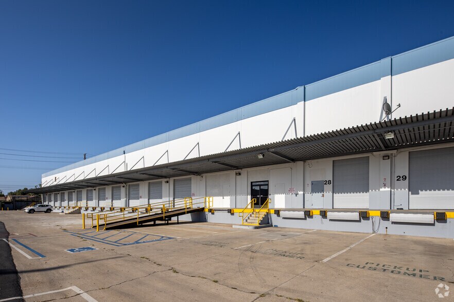 More Photos Of 500 W Warner Ave, Santa Ana Warehouse For Lease
