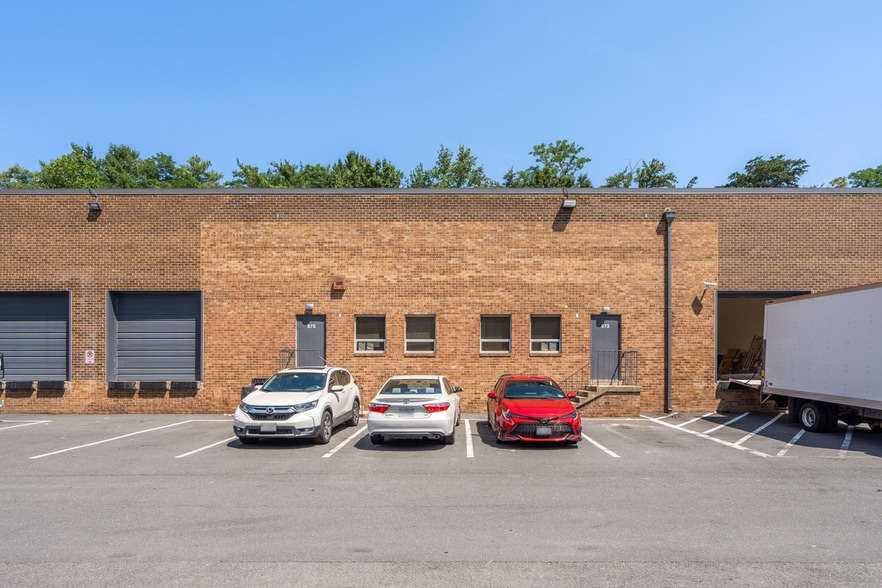 More Photos Of 901-929 S Pickett St, Alexandria Unknown For Lease