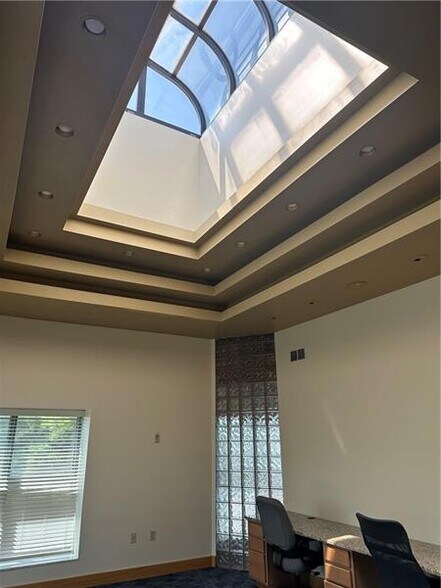 More Photos Of 10431 Perry Hwy, Wexford Office For Sale