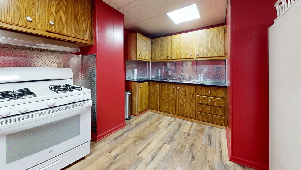 More Photos Of 101 W Main St, Syracuse Storefront Retail Residential For Lease