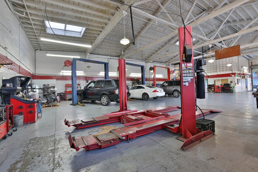 More Photos Of 2340-2350 Webster St, Oakland Auto Repair For Sale