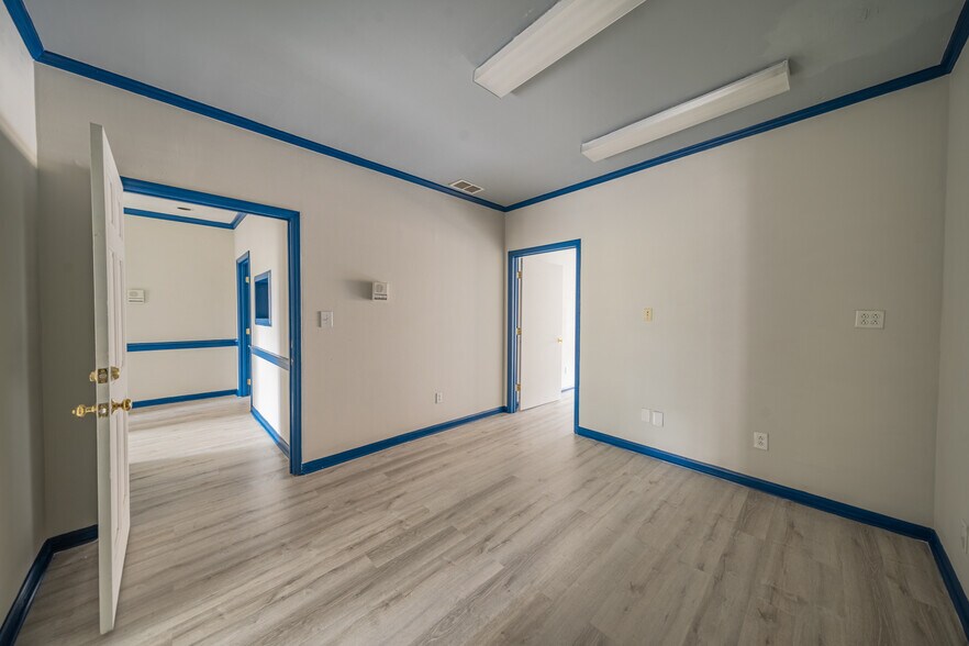 More Photos Of 1365 Westgate Center Dr, Winston-Salem Medical For Lease