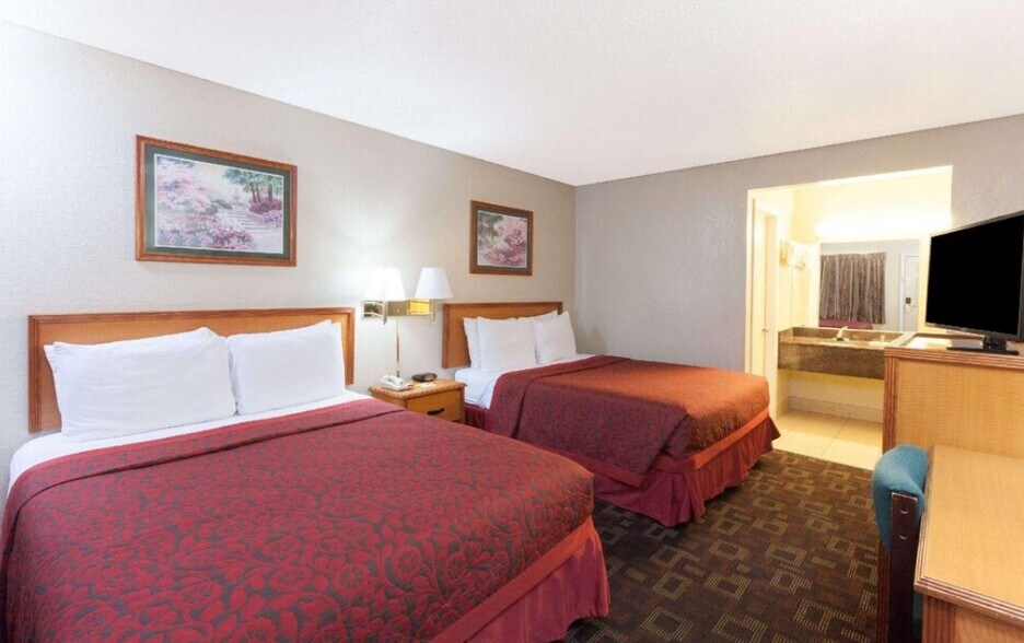 More Photos Of 504 S Meridian Ave, Oklahoma City Hotel For Sale