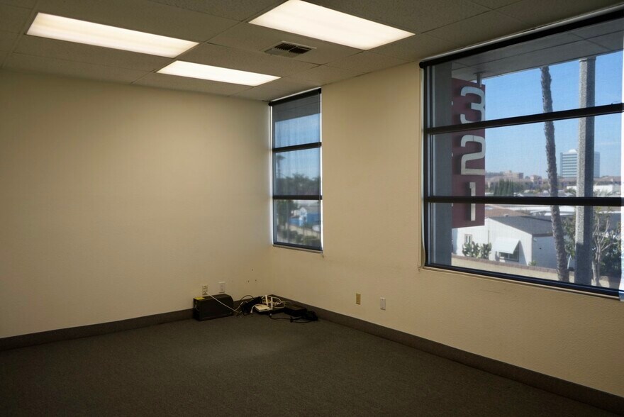 More Photos Of 321 N Rampart St, Orange Office For Lease