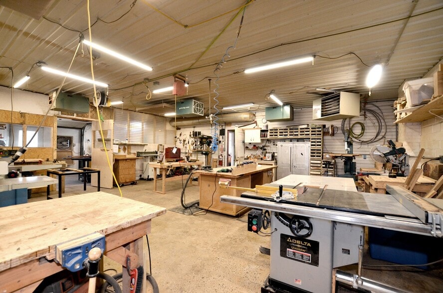 More Photos Of 514 Railroad Ave, Viroqua Manufacturing For Sale