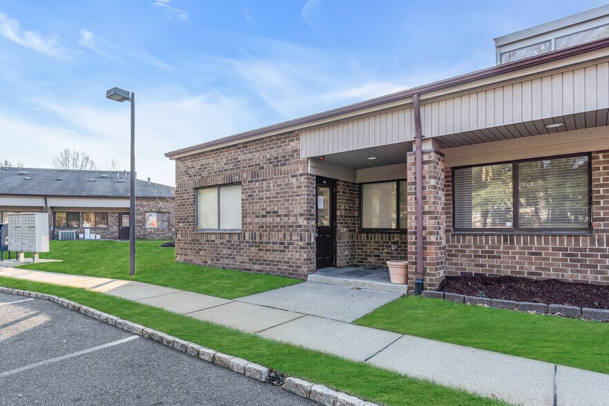 More Photos Of 301-303 Candlewood Cmn, Howell Medical For Lease