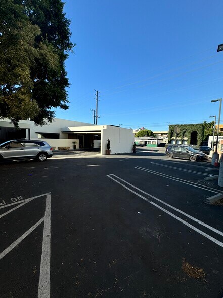More Photos Of 832 N La Cienega Blvd, Los Angeles Land For Lease