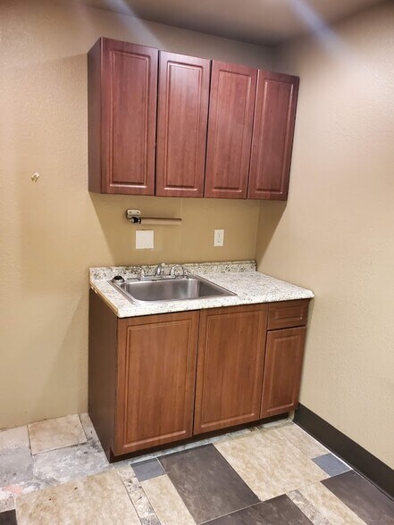 More Photos Of 6905 W Charleston Blvd, Las Vegas Medical For Lease