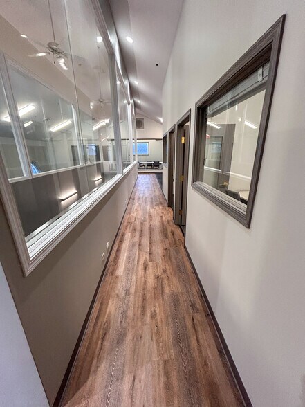 More Photos Of 30 N Lincoln St, Batavia Office For Lease