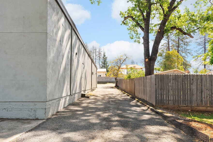 More Photos Of 7126 Skyway, Paradise Storefront Retail Office For Sale