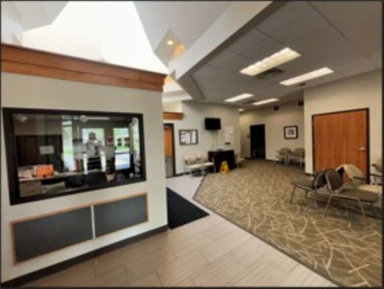 More Photos Of 105-107 Winston Dr, Marshall Medical For Lease