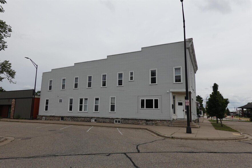Primary Photo Of 1700 Monroe St, Stevens Point Apartments For Sale