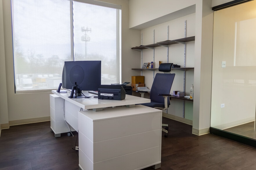 More Photos Of 15131 Kedzie Ave, Markham Warehouse For Sale