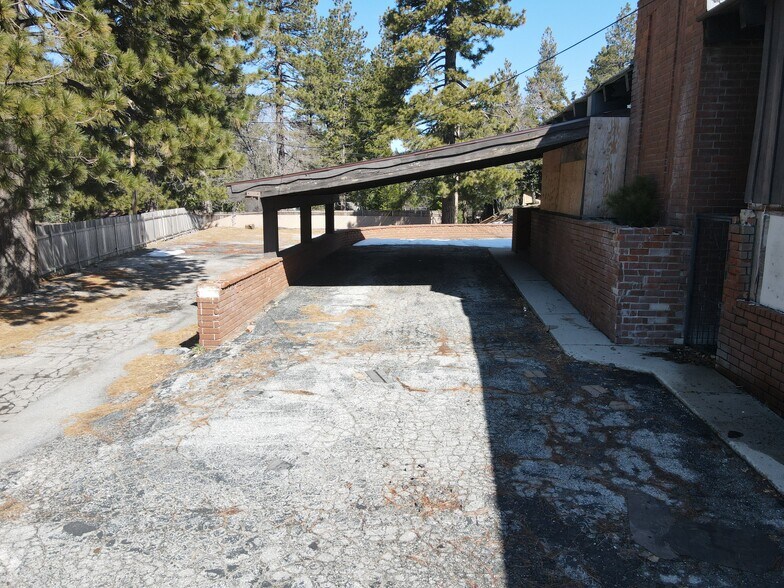 More Photos Of 32114 Hilltop Blvd, Running Springs Restaurant For Lease