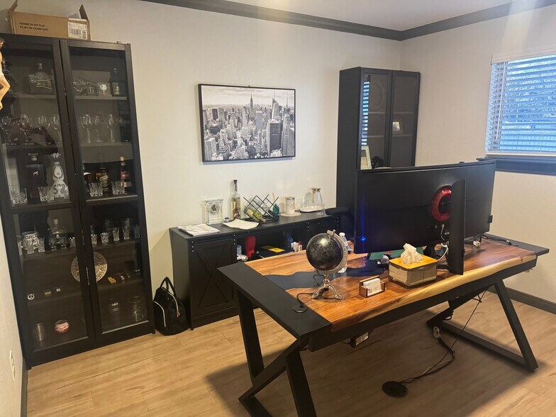 More Photos Of 12040 E Hardy Rd, Houston Office For Sale
