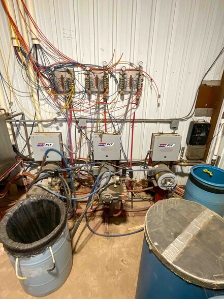 More Photos Of 600 Opal Ave, Clinton Carwash For Sale