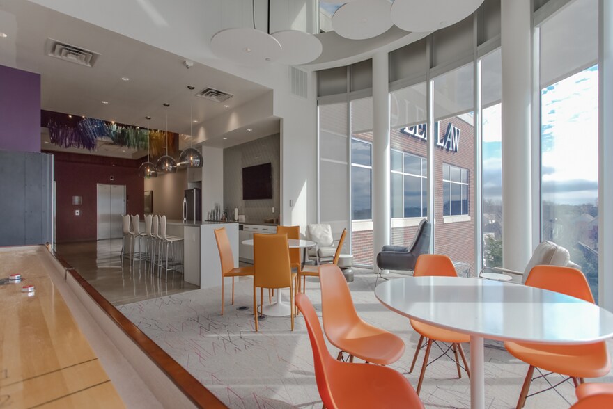 More Photos Of 4228 N Central Expy, Dallas Loft Creative Space For Lease