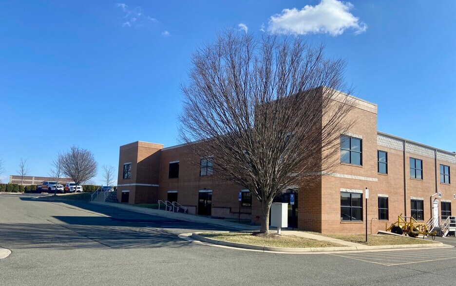 More Photos Of 252 Airport Rd, Winchester Light Distribution For Sale