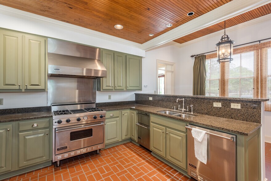 More Photos Of 987 Harris St, Tunica Office For Sale