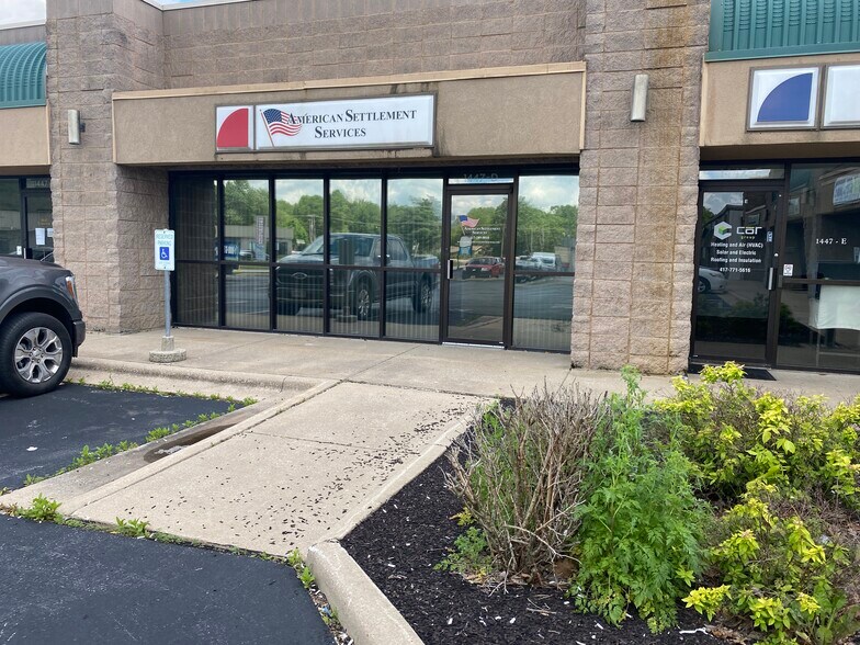 More Photos Of 1447 S Enterprise Ave, Springfield Flex For Sale