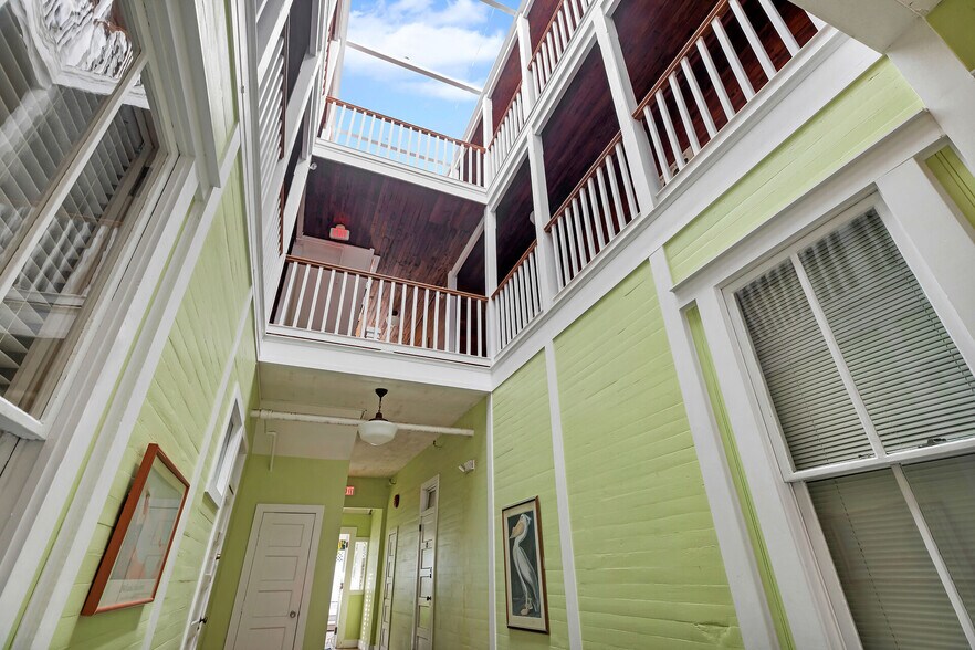 More Photos Of 812 Fleming St, Key West Storefront For Sale